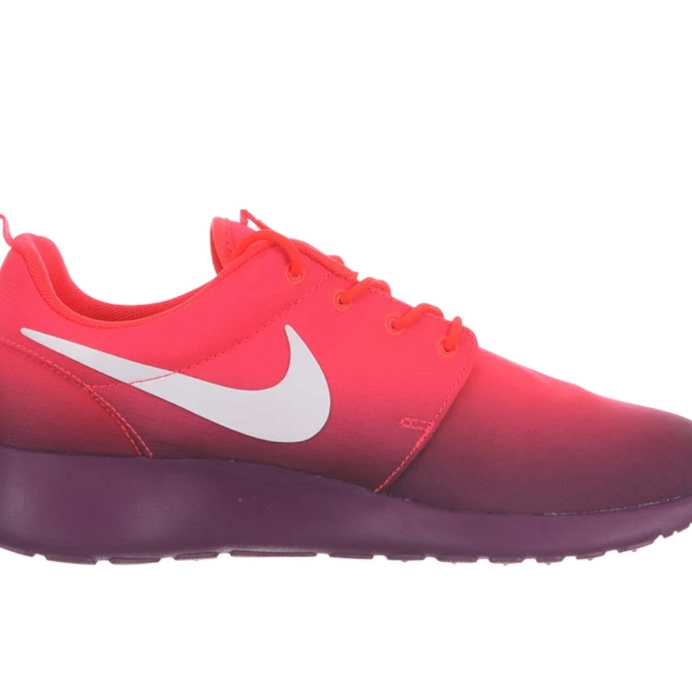 Nike Roshe One Print Sneakers.